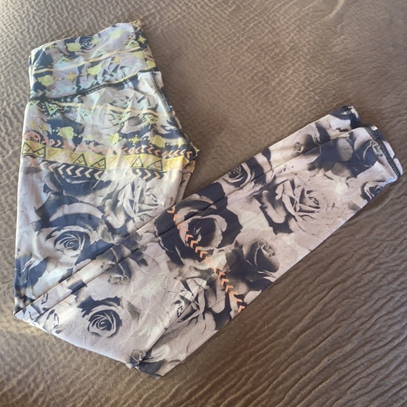 Teeki Desert Rose Hot Pant yoga leggings - Picture 5 of 10